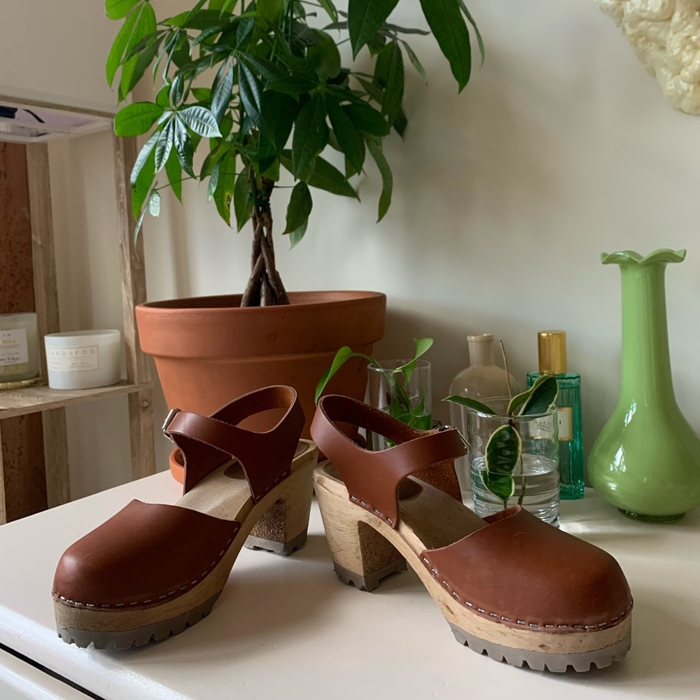 Free People clogs!